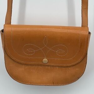 Elegant Tan Leather Crossbody Bag